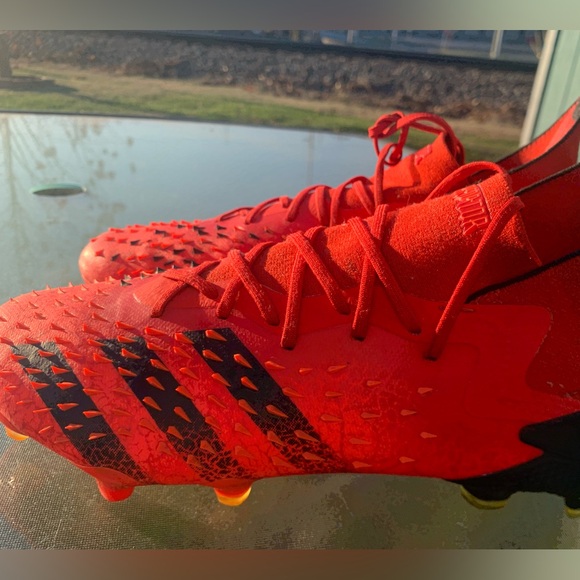 Adidas Predator Freak.1 FG Red Black Soccer Cleats Mens Size 7.5 - Picture 1 of 6
